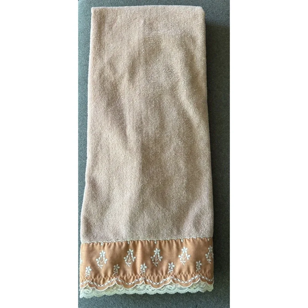 VTG Decorative Cottagecore Bath Towels Mismatch Pair Peach Cream Ruffle Fluffy